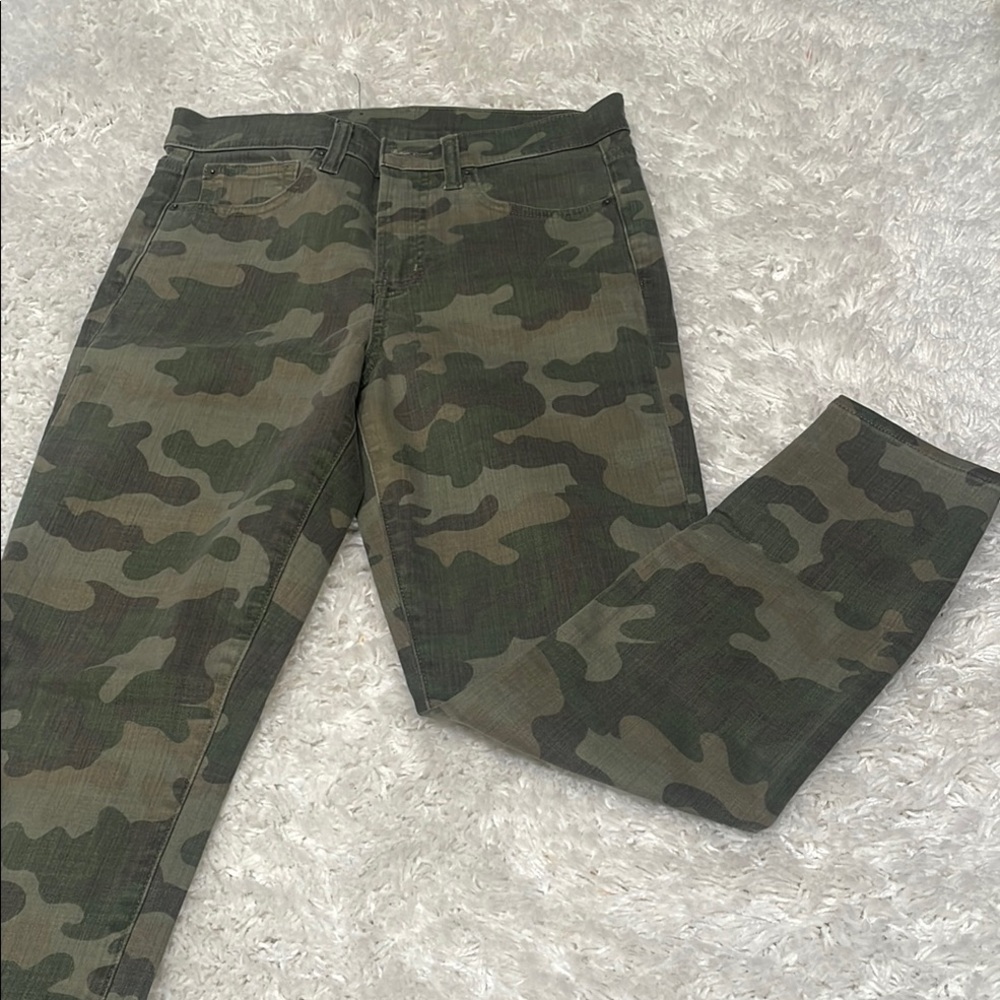 💥2/$25..Trendy Camouflage Print Trousers💥